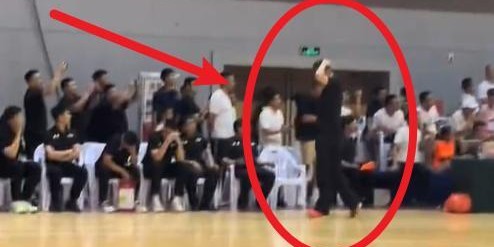 开云账号-给机会不中用啊！张文逸绝杀出手走步 杜锋摸头苦笑&amp;amp;amp;想伸手又收回