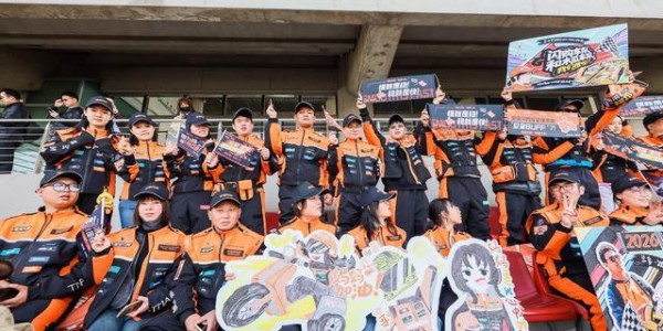 开云平台-“妈妈是我们心中的超人！” F1决赛日20余位城市骑士受邀观赛