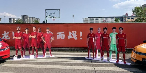 重庆铜梁龙续签赞助商，葡萄牙老牌球星集体“送祝福”