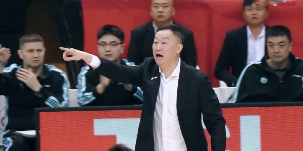 kaiyun-30分惨败！2大新援难挽3连败，CBA关键1战：青岛摧枯拉朽升第5！